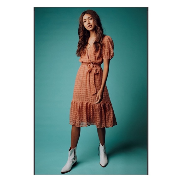 Clad & Cloth Simple Beaut puff sleeve midi dress - Picture 2 of 14